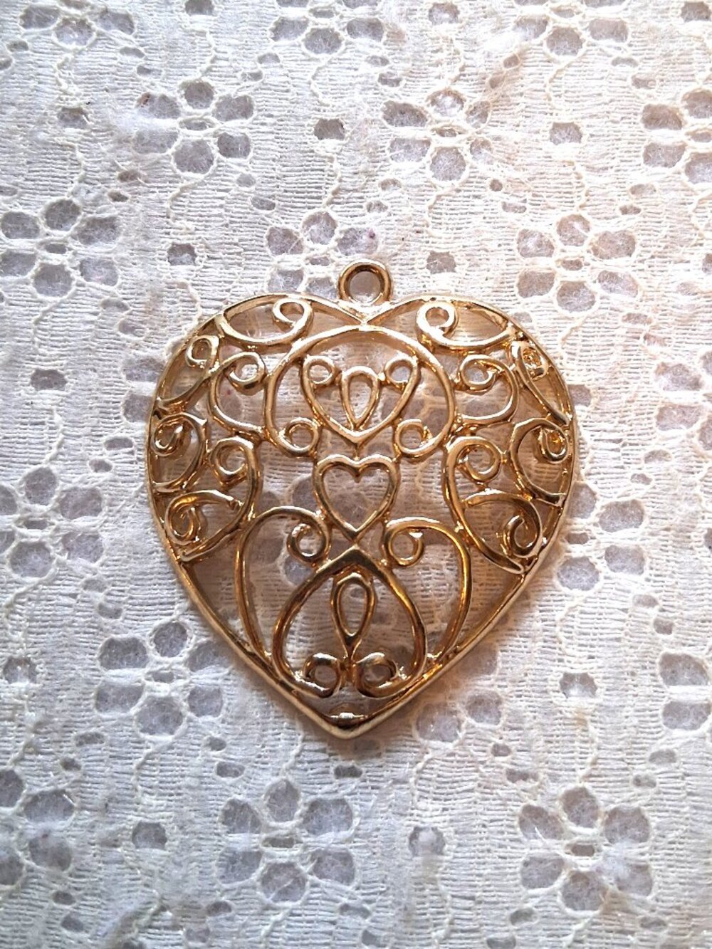 Vintage 80s Eye-catching Large Heart Yellow Gold-Plated Pendant Jewelry
